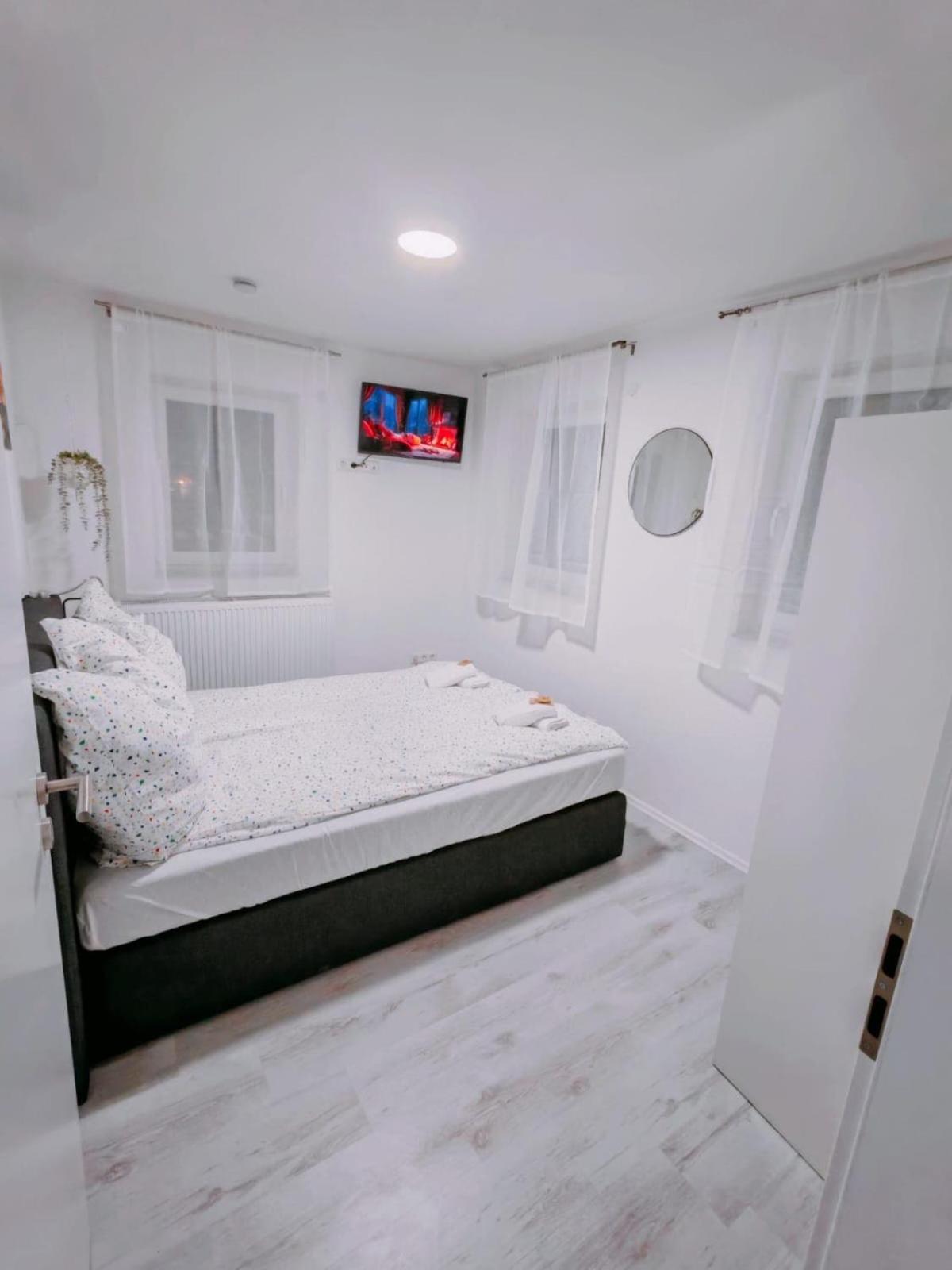 Charmantes Schickes Apartment Neuenstadt am Kocher Kültér fotó